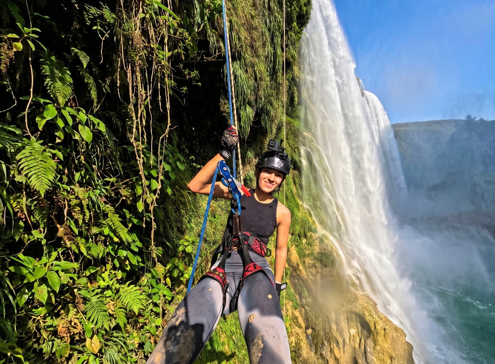 Rappel en Tamul — Descenso frente a la caída más alta de México